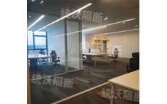 上海統(tǒng)沃裝飾工程 專業(yè)化全景玻璃隔斷的創(chuàng)新應用